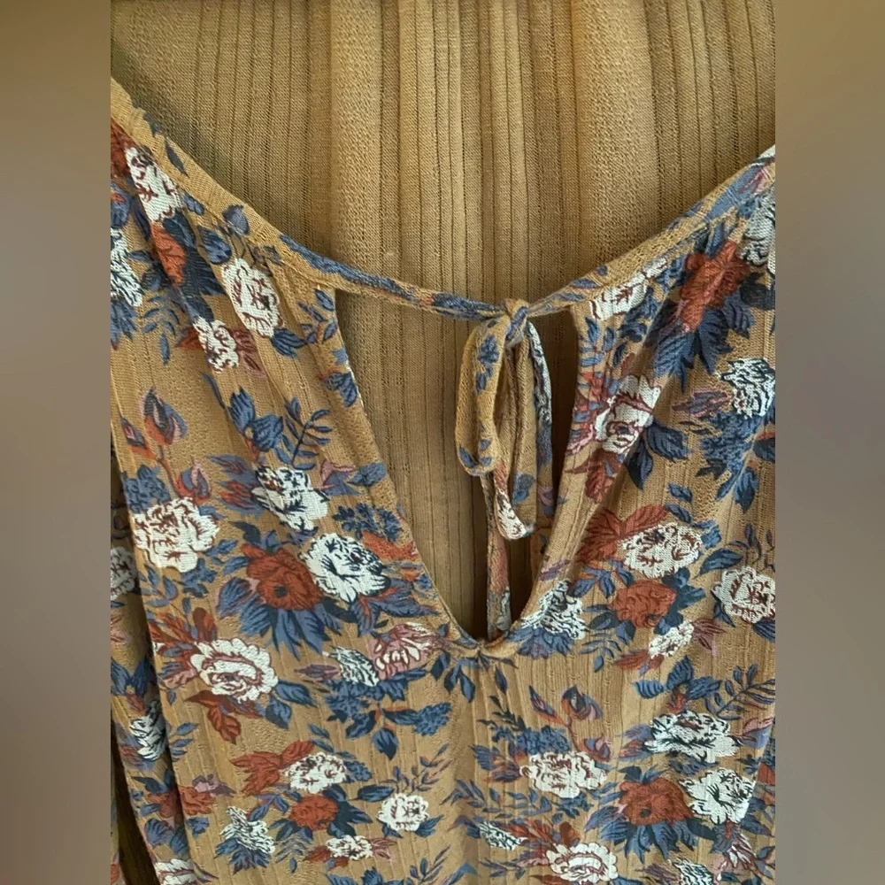 Lucky brand long sleeve floral blouse. Size small. - Picture 3 of 9